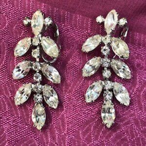 Vintage Weiss Classic Sparkly 1950s 1960s Drop Dangle Rhinestone Clip Earrings